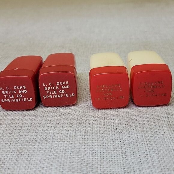 (6) Vintage Salt & Pepper Shaker Sets Plastic Bakelite Plus Extras - Picture 9 of 16